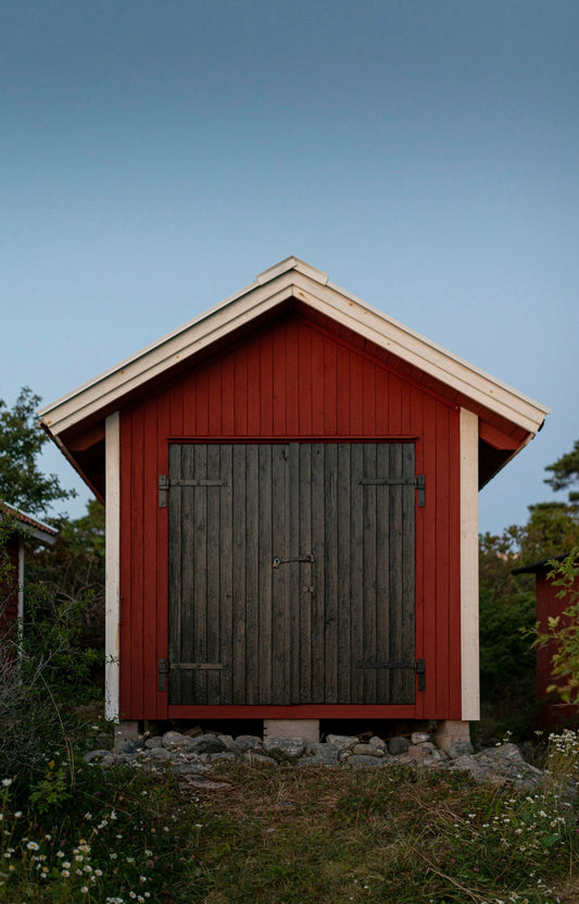 Comparing the Longevity of Metal Sheds and Plastic Garden Sheds in Diverse Climates - JJ Building Materials
