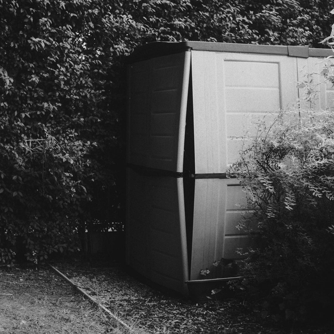 The Advantages of Plastic Sheds Versus Metal Sheds in Modern Gardens - JJ Building Materials