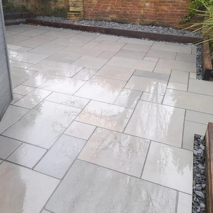 Aravalli Grey Indian 20mm Sandstone Paving Slabs - Sawn & Honed - Patio Kit