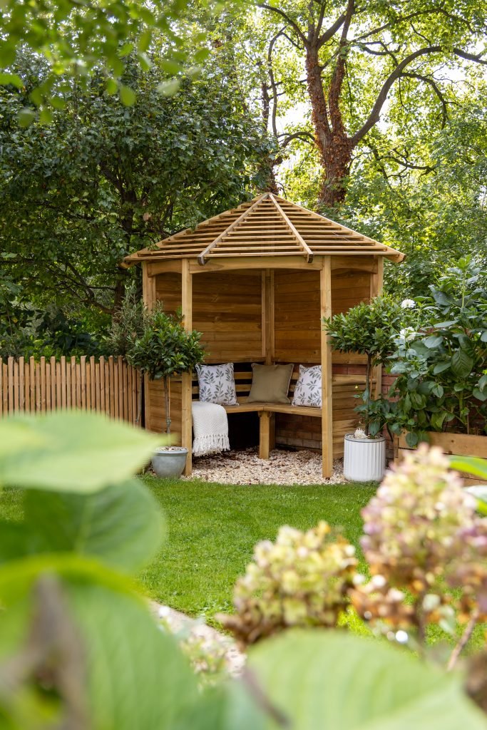 Forest Venetian Corner Arbour - JJ Building Materials