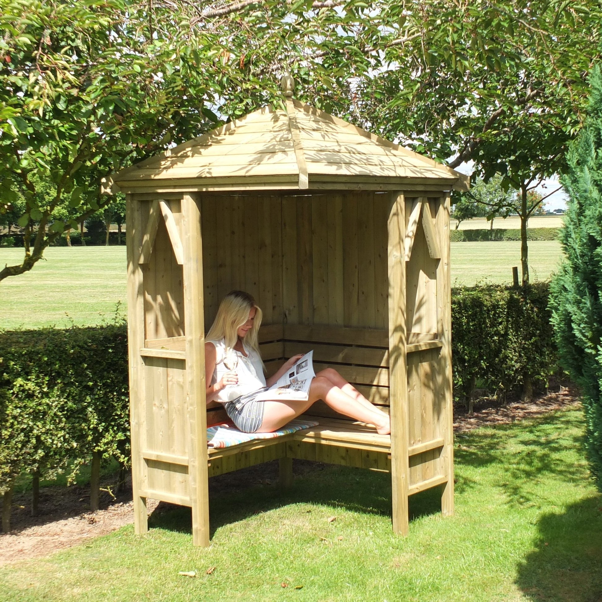 Shire 4x4ft Honeysuckle Corner Arbour - JJ Building Materials