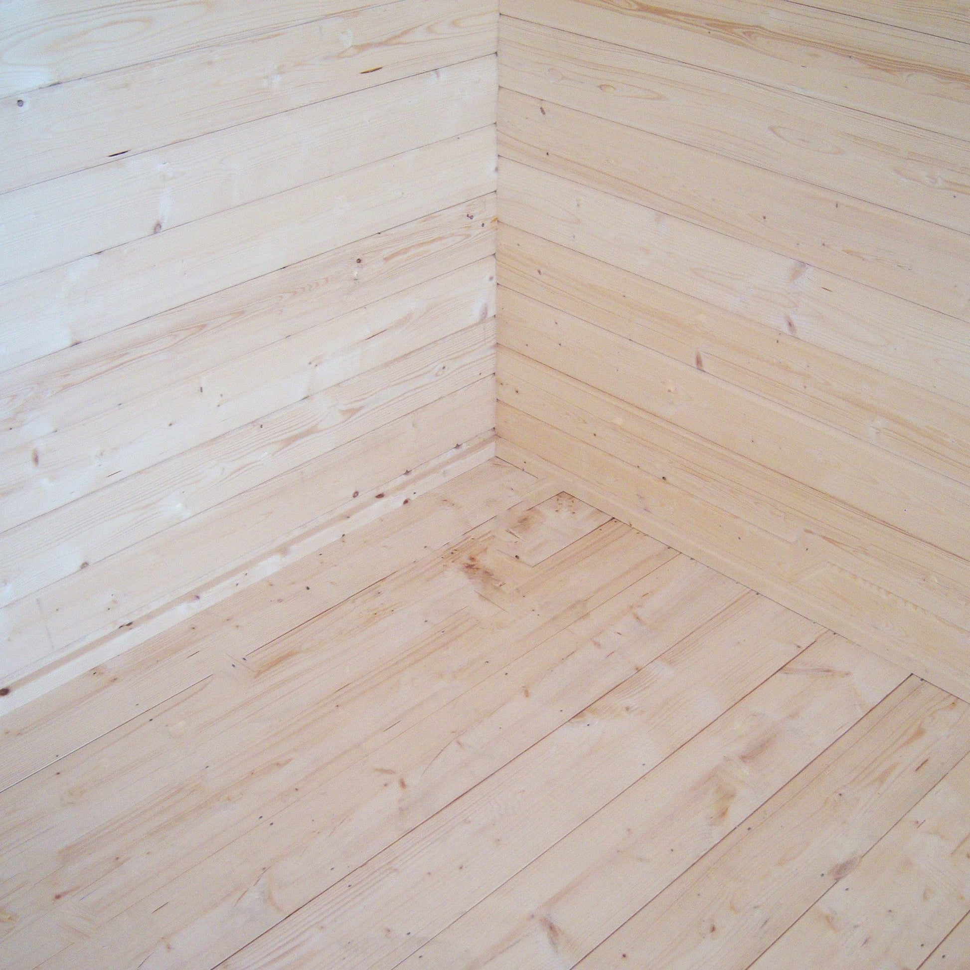 Shire Eppings Log Cabin With 28mm Log Thickness - JJ Building Materials