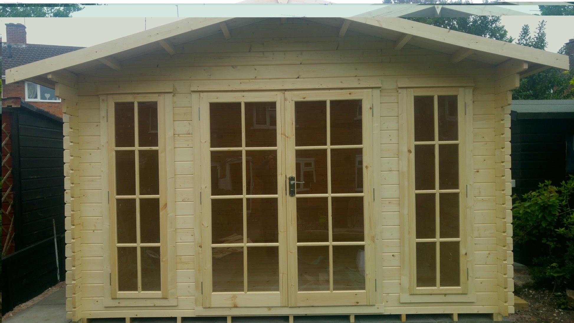 Shire Eppings Log Cabin With 28mm Log Thickness - JJ Building Materials